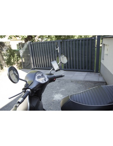 SP-CONNECT Moto Bundle fixed on... SP-CONNECT Moto Bundle fixed on...