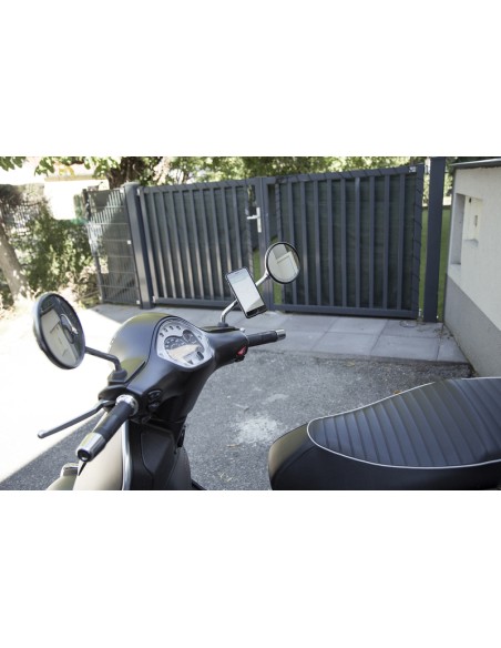 SP-CONNECT Moto Bundle fixed on Mirror iPhone 11/XR