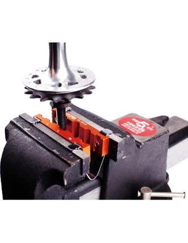 SUPER B Heavy Duty Axle & Pedal Vise...