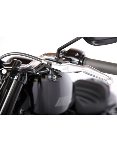 Adaptor universal pentru semnalizare...