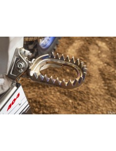 SCAR Anti-Mud Footpegs... 2